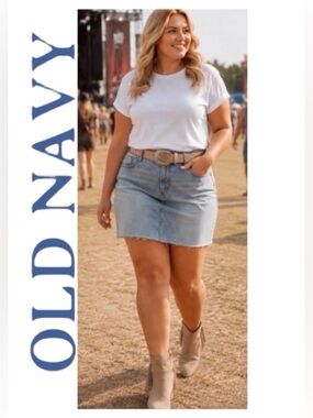28W Plus Size Old Navy Denim Mini Skirt in Medium Wash, NWT